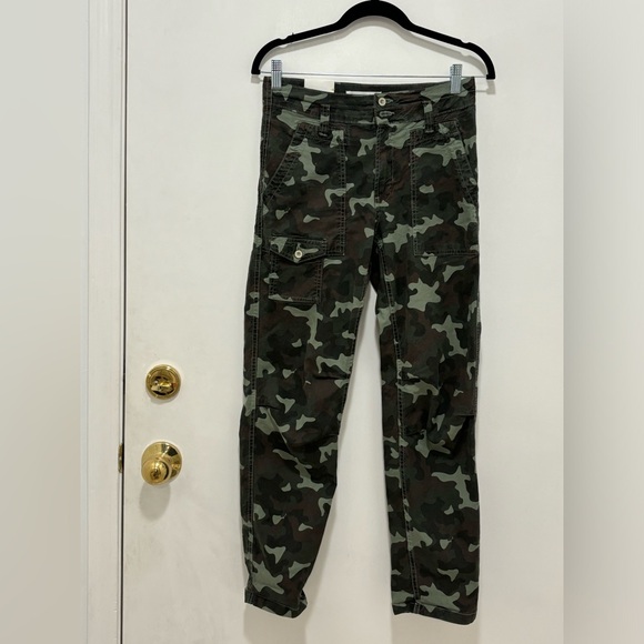 NWT Anthropologie Wanderer Camo pants. Size 28 - Picture 4 of 12